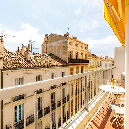 Haute - T2 Cosy Avec Clim & Balcon *